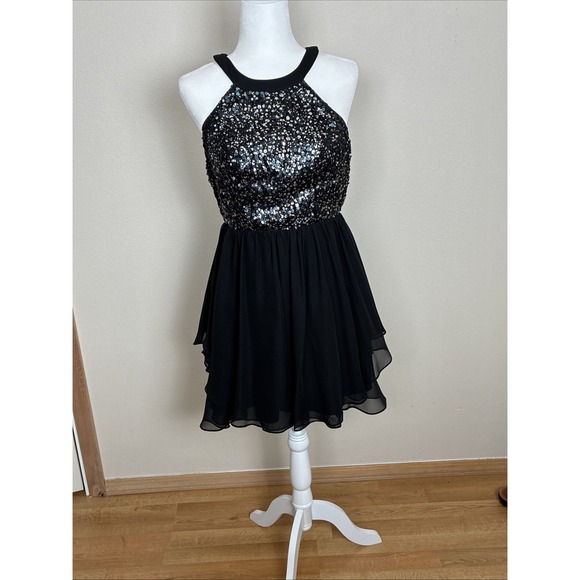 Adrianna Papell Dresses & Skirts - Hailey Logan by Adrianna Papell Dress with Sequins and Cutouts Size 7/8